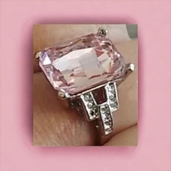 Elegant Pink Gemstone Ring - Picture 5 of 14